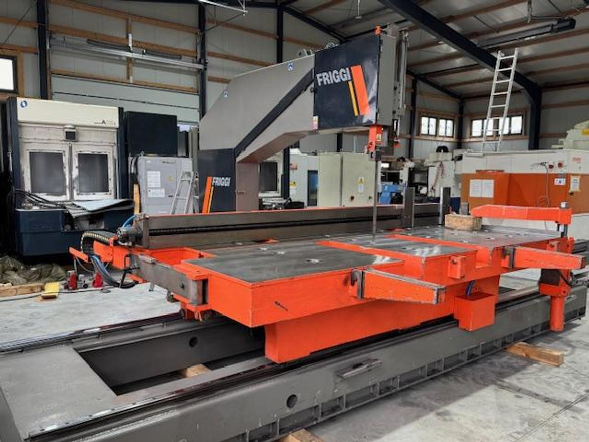 Gebraucht Vollautomatische Horizontal-Metallbandsäge für Großprofile  FRIGGI NF VTS 3000 × 1500 × 800