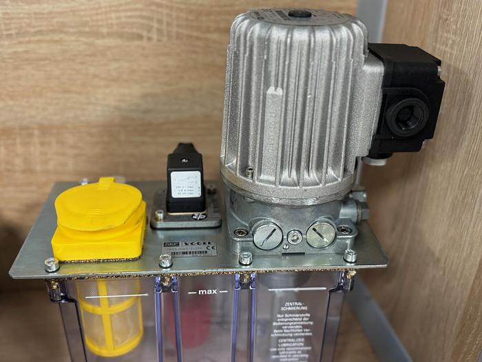 Gebraucht Zentralschmierung mit Pumpe für CNC Maschinen  SKF VOGEL MFE5-KW3-2+299