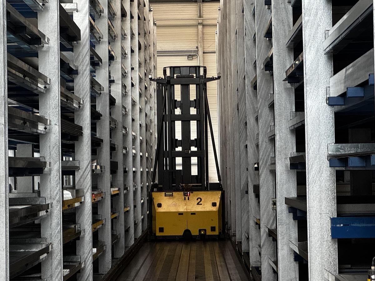 Gebraucht Hochregalanlage BÖCKELT TOWER mit MLR Mayesto 2,3 Staplern