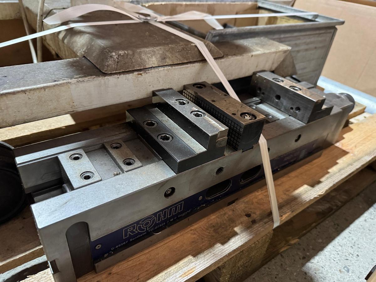 Gebraucht 3 Stück hydraulische Maschinenschraubstöcke DEUXMILL