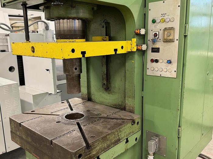 Gebraucht Hydraulische Einständerpresse SMG HOP 25 / C 100