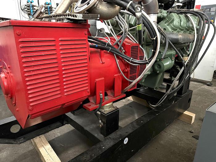 Gebraucht Notstromaggregat 140kVA mit Mercedes Benz V8 Diesel Motor