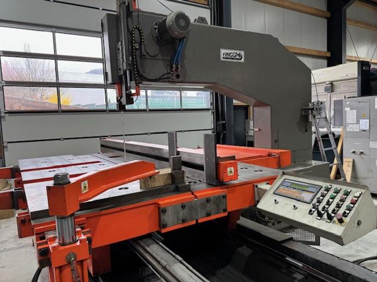 Gebraucht Vollautomatische Horizontal-Metallbandsäge für Großprofile  FRIGGI NF VTS 3000 × 1500 × 800