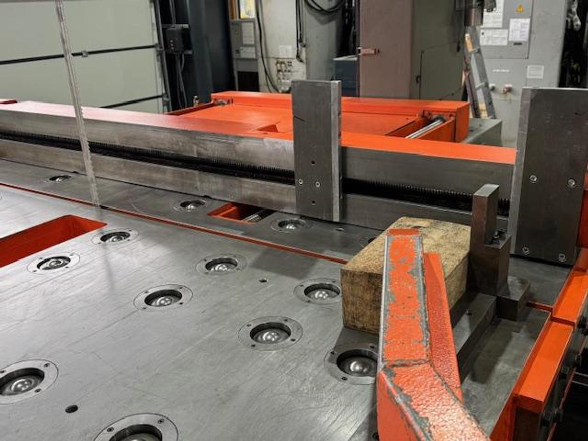 Gebraucht Vollautomatische Horizontal-Metallbandsäge für Großprofile  FRIGGI NF VTS 3000 × 1500 × 800