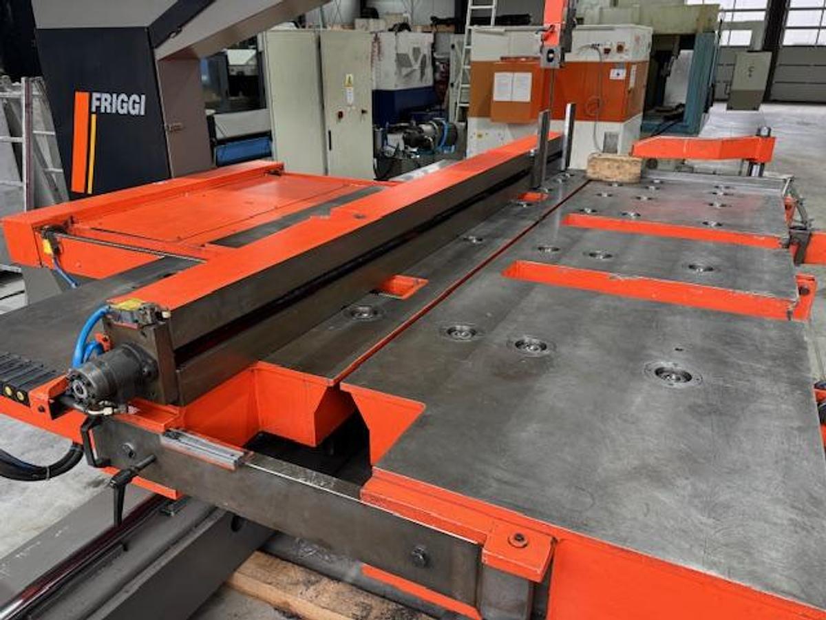Gebraucht Vollautomatische Horizontal-Metallbandsäge für Großprofile  FRIGGI NF VTS 3000 × 1500 × 800