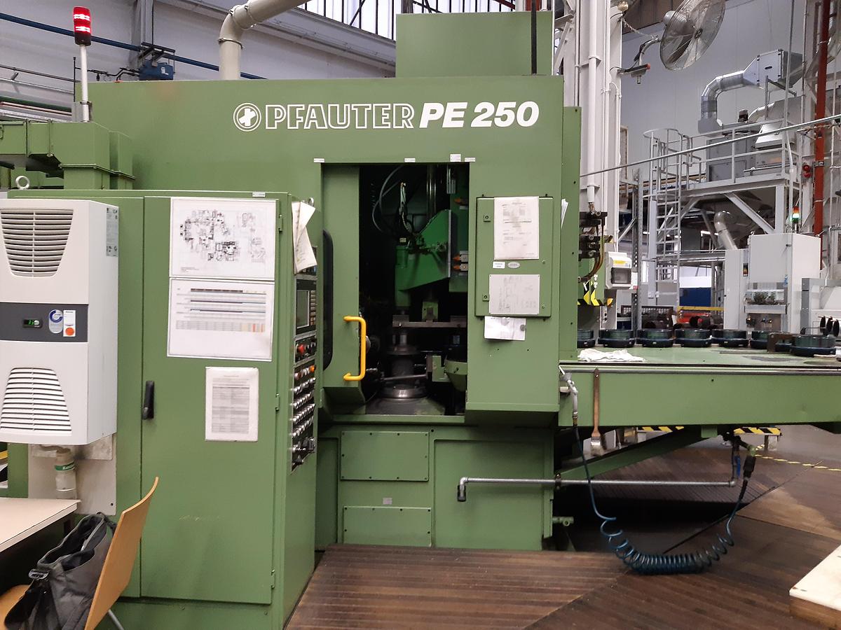 Gebraucht CNC-Zahnrad-Abwälzfräsmaschine PFAUTER PE 250 