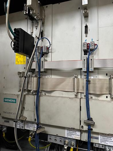 Gebraucht Ein Paket SIEMENS 810D Steuerung mit Antriebsregler und Karten