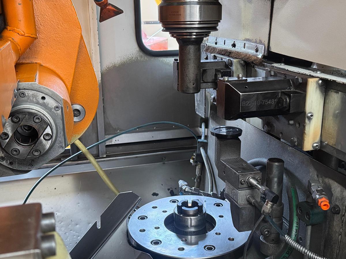 Gebraucht CNC Wälzfräsmaschine LIEBHERR LC 282