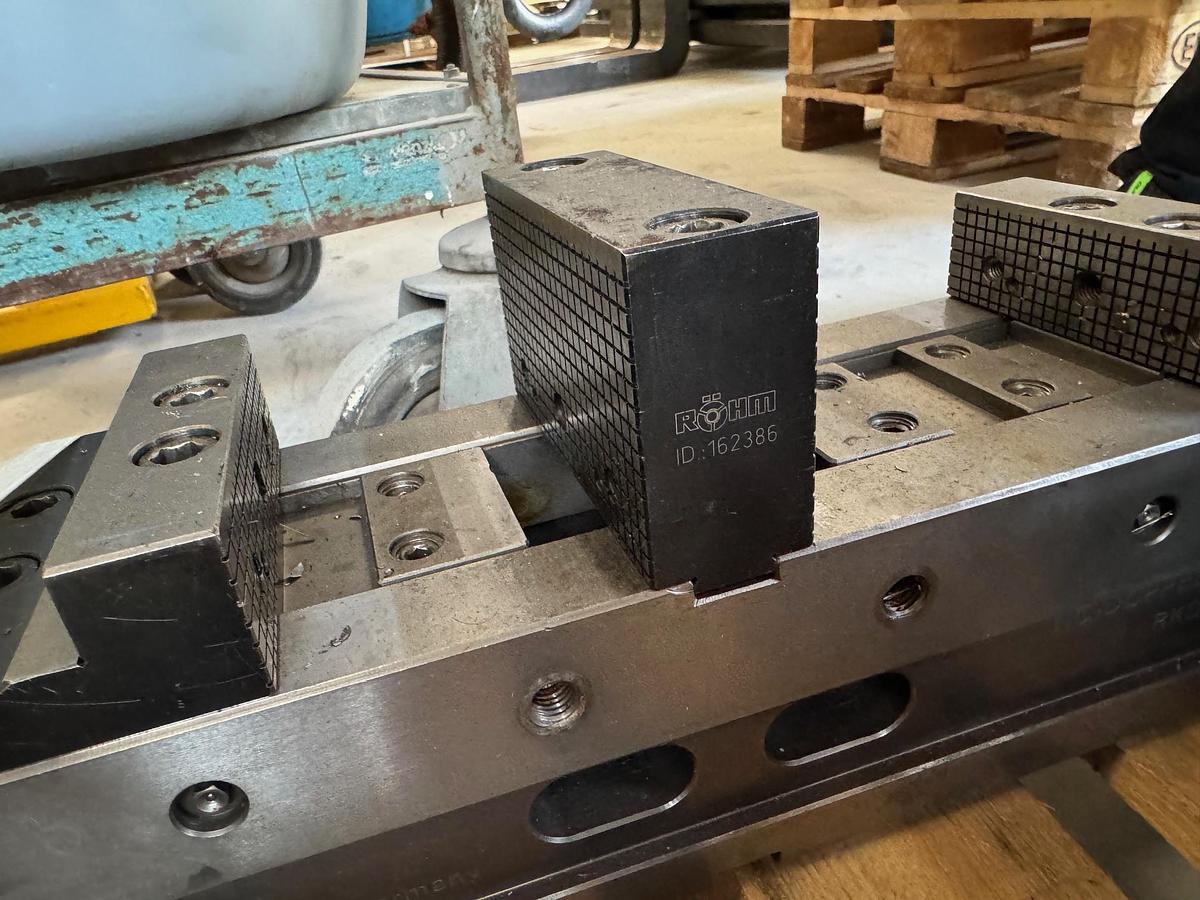 Gebraucht 3 Stück hydraulische Maschinenschraubstöcke DEUXMILL