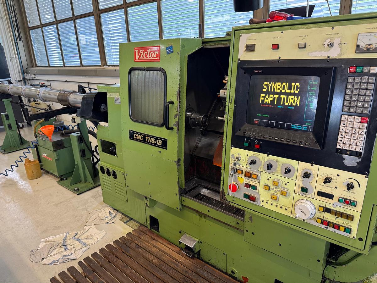 Gebraucht CNC Drehmaschine VICTOR TNS-1B