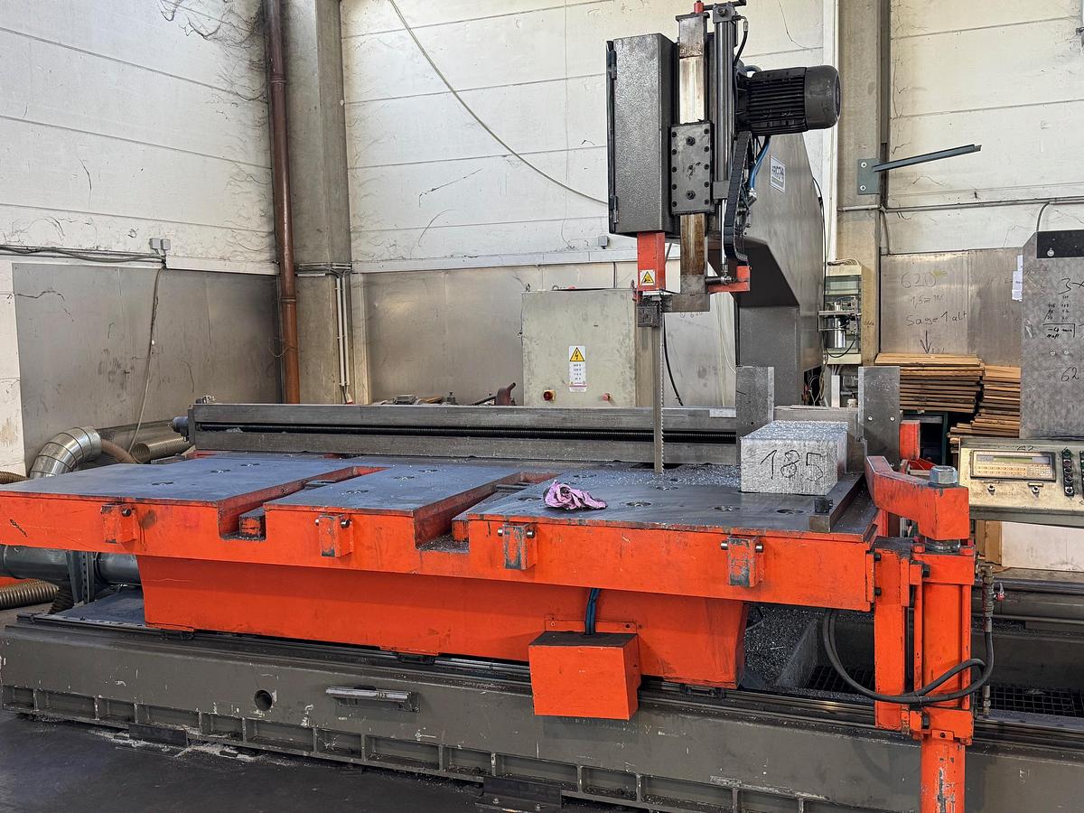 Gebraucht Vollautomatische Horizontal-Metallbandsäge für Großprofile  FRIGGI NF VTS 3000 × 1500 × 800