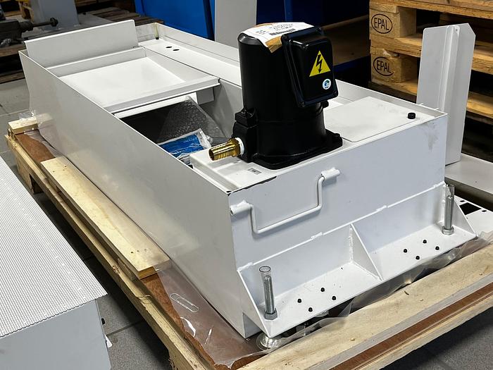 Gebraucht Innenkühlungvorbereiter mit Pumpe - Kühlmitteltank für CNC Bearbeitungszentrum