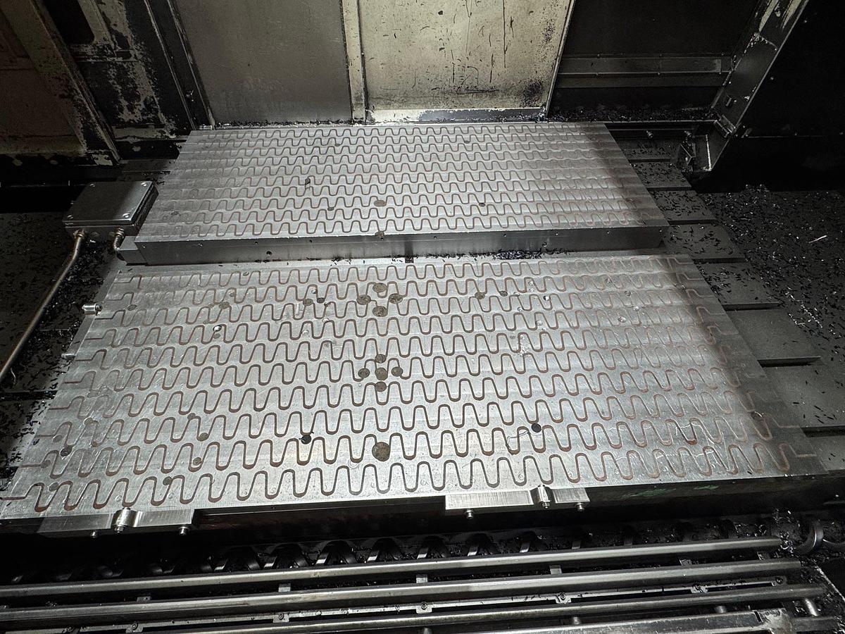 Gebraucht Vertikal-Bearbeitungszentrum KAOMING KMC-2000SV