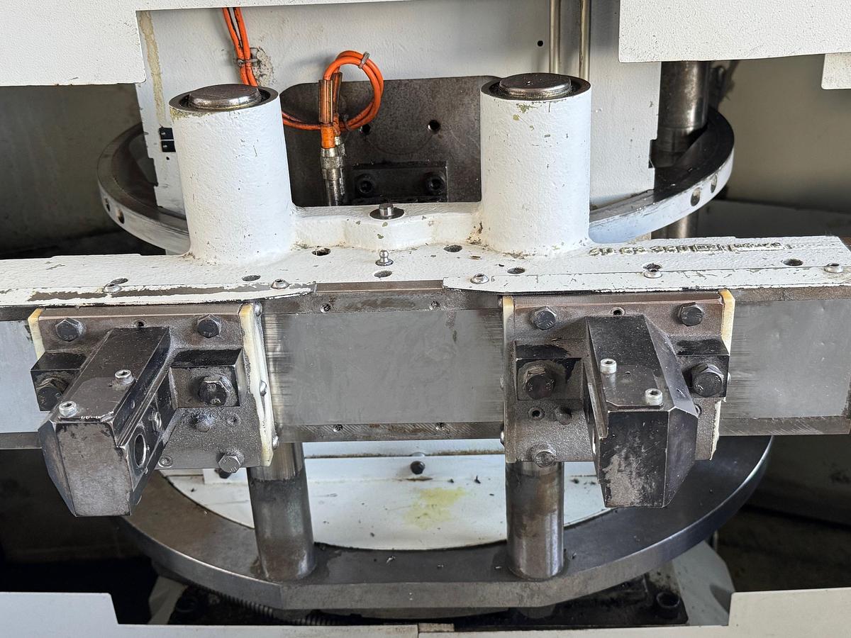 Gebraucht CNC Wälzfräsmaschine LIEBHERR LC 282