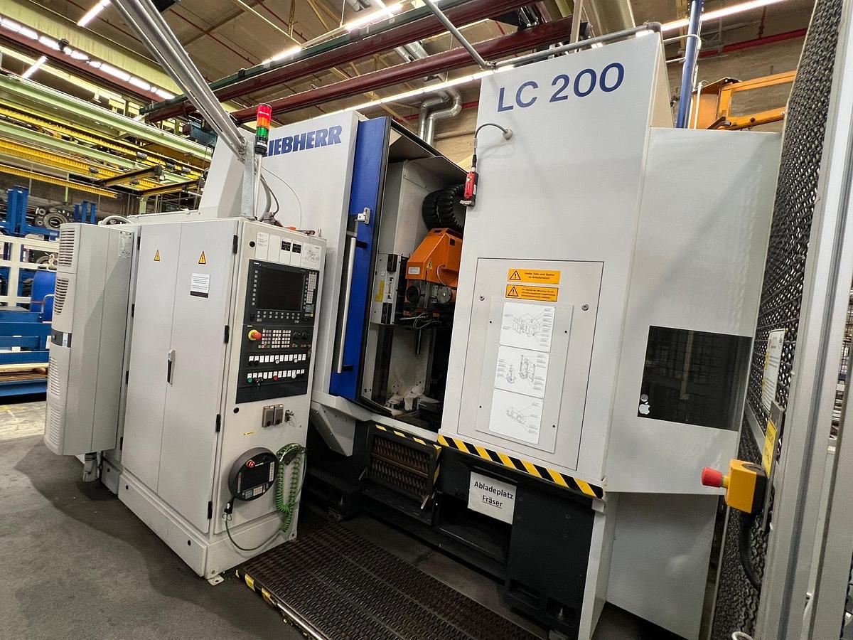 Gebraucht CNC-Wälzfräsmaschine zur Zahnradbearbeitung LIEBHERR LC 200