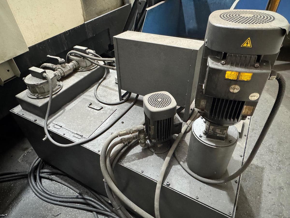 Gebraucht Vertikal-Bearbeitungszentrum KAOMING KMC-2000SV