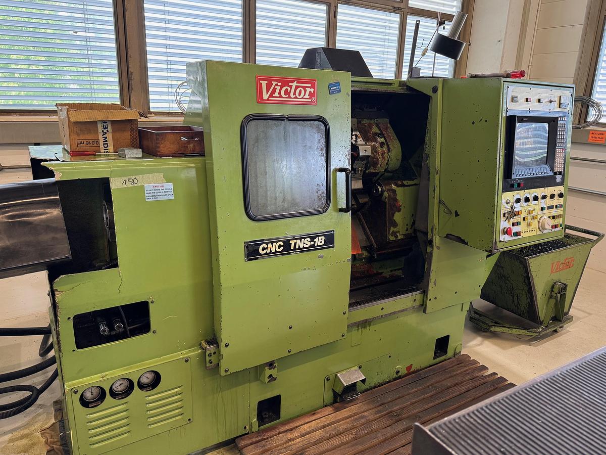 Gebraucht CNC Drehmaschine VICTOR TNS-1B