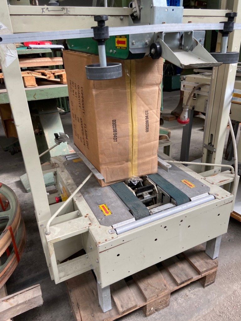 Usato 2001 Nastratrice con nastro adesivo fino a 80 mm marca Comarme