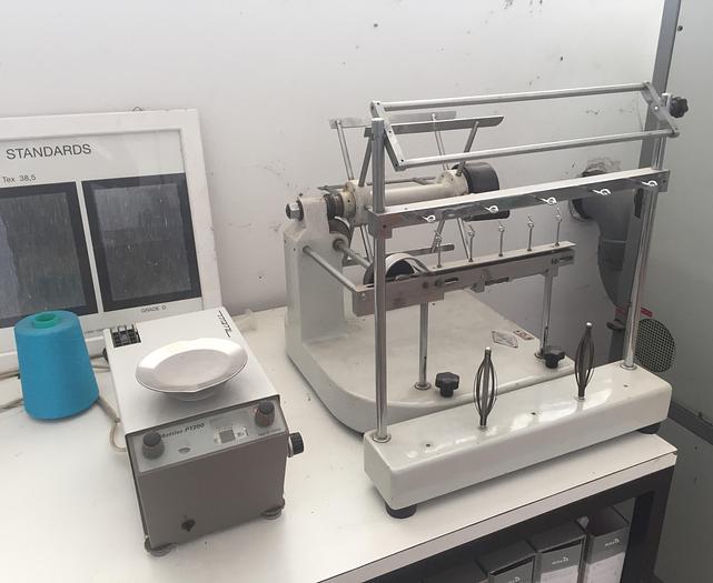 Used LABORATORY EQUIPMENT : FULL LABORATORY