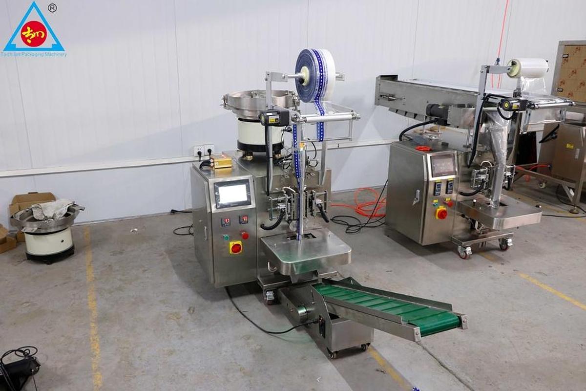 Curtain accessories packaging machine
