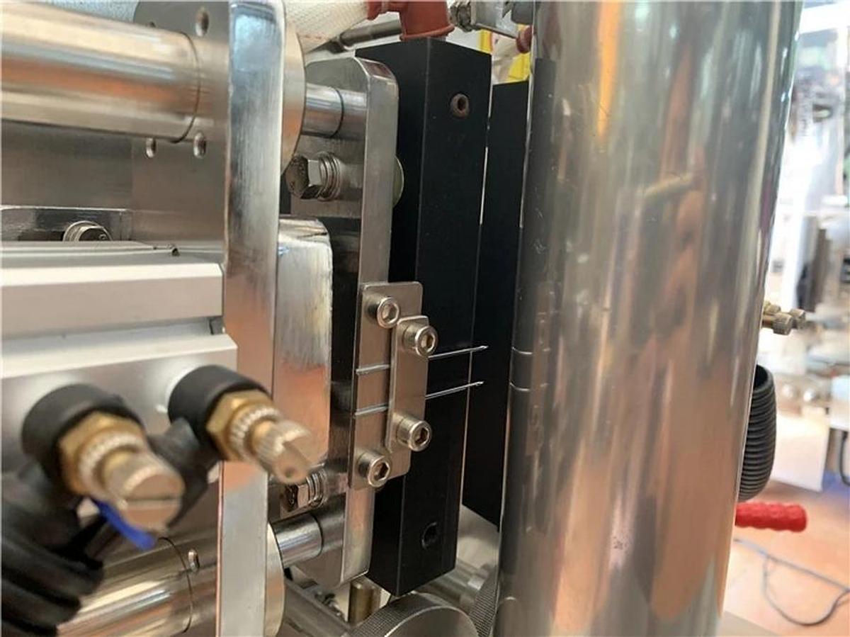 Conversion nozzle packaging machine