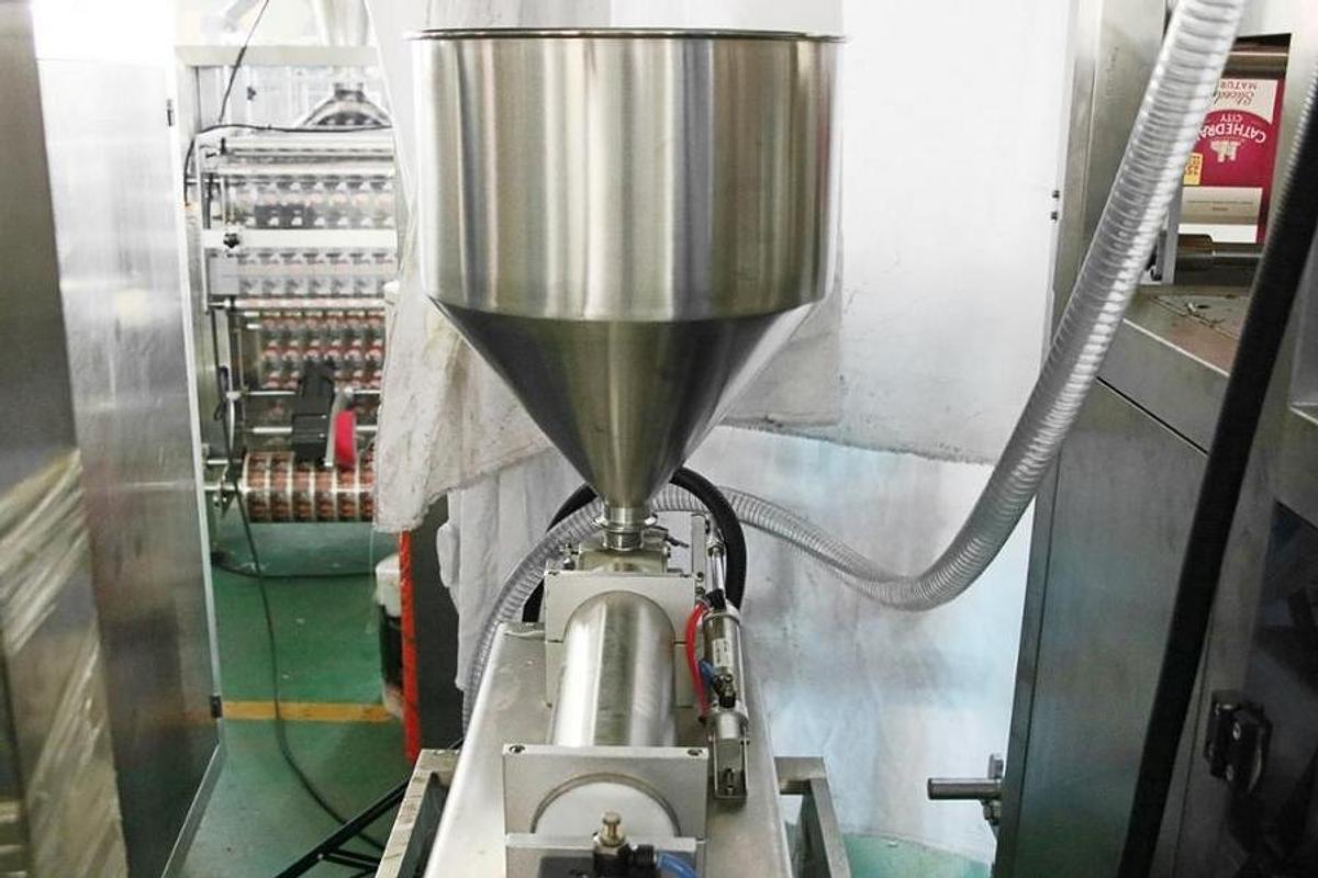 Noodle sauce packaging machine