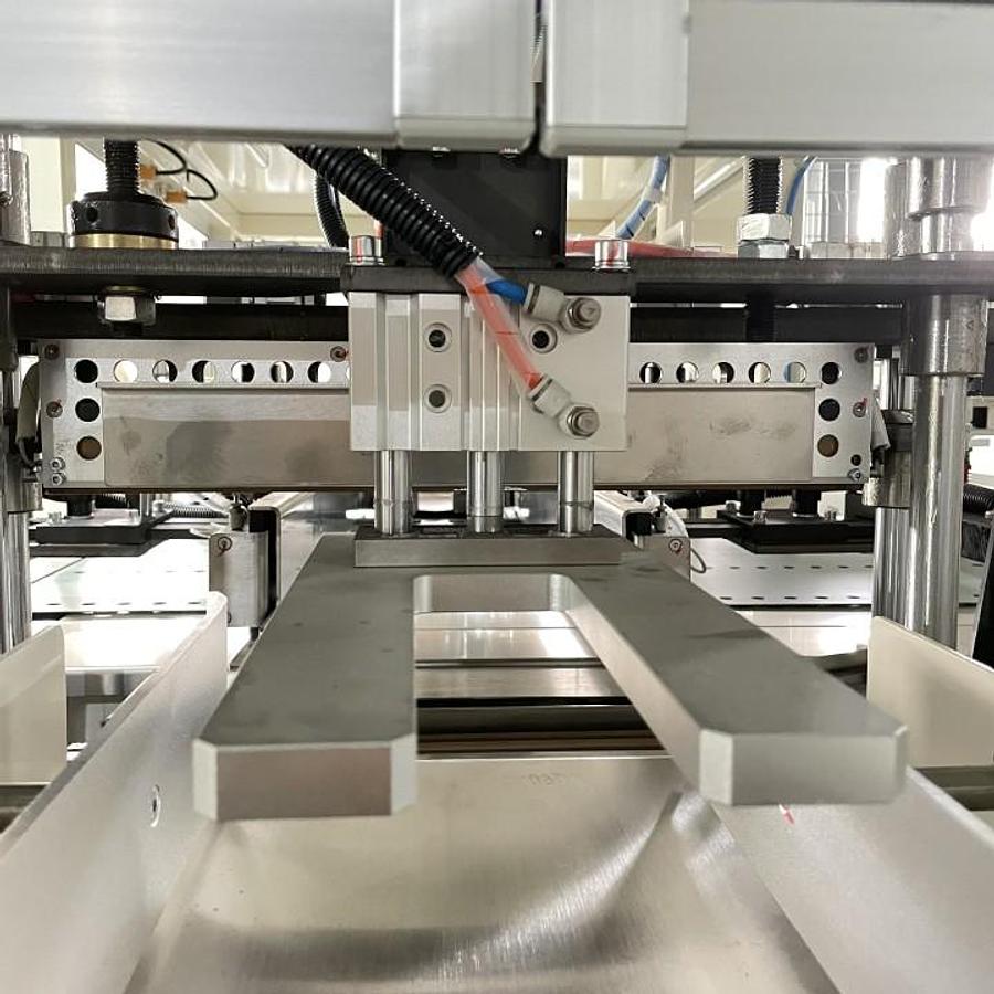 Automatic Multi Rolls Toilet Paper Bundling Packing Machine ZB680F