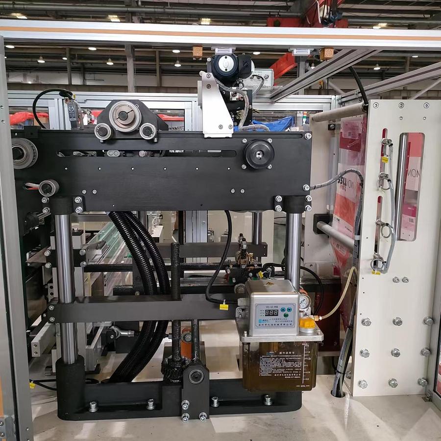 Automatic facial tissue packing machine ZB300FN