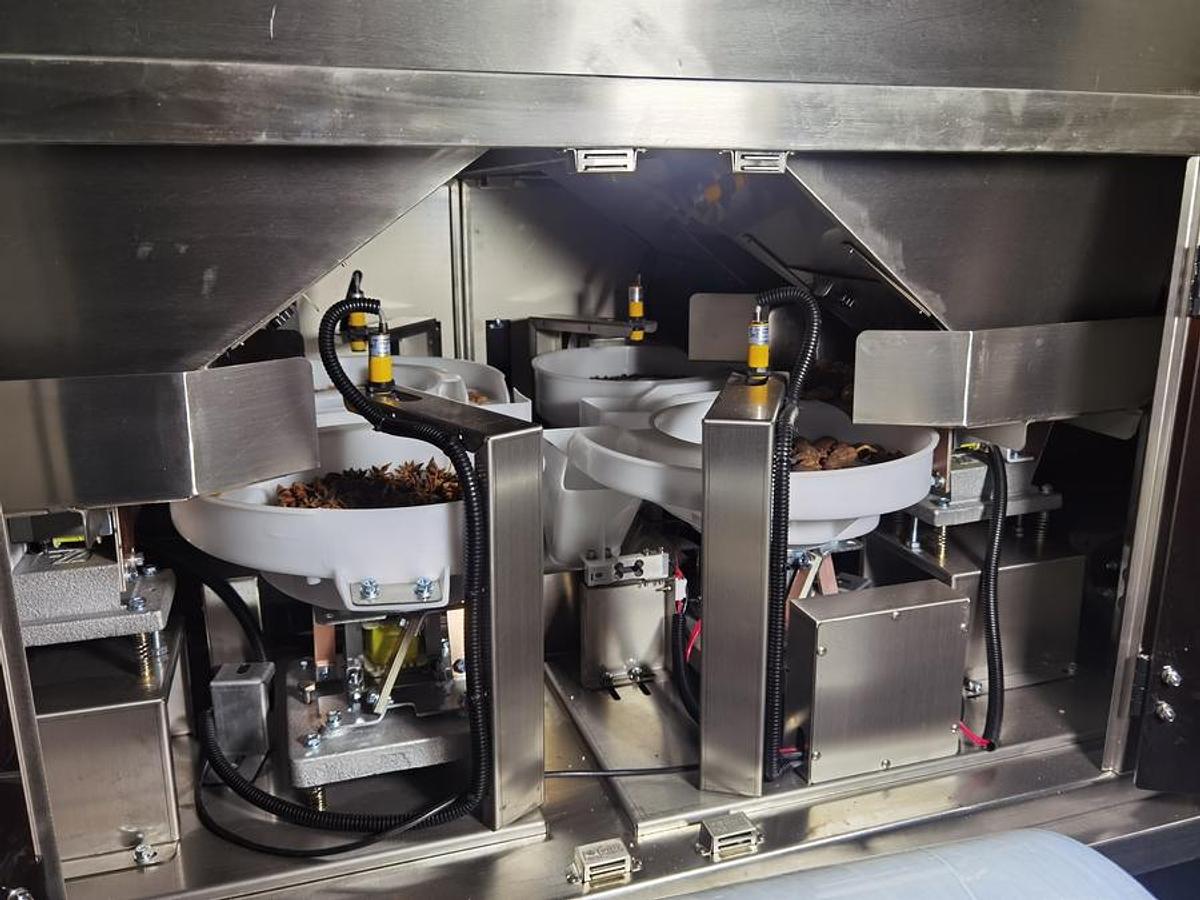 Capsule packaging machine