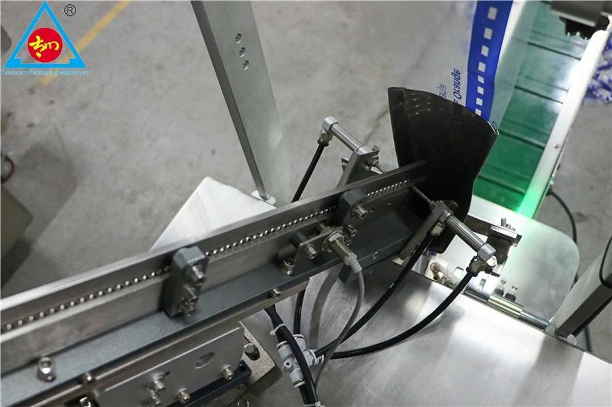 Spring packaging machine