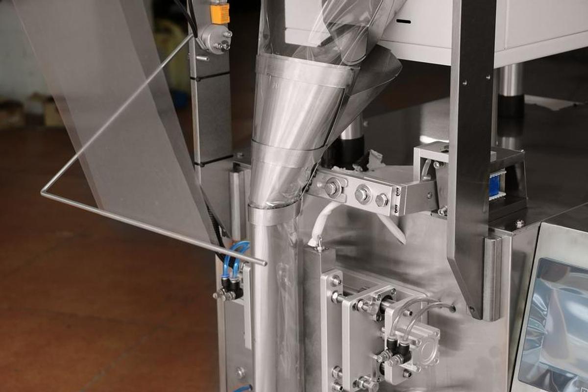 Fresh milk packaging machine