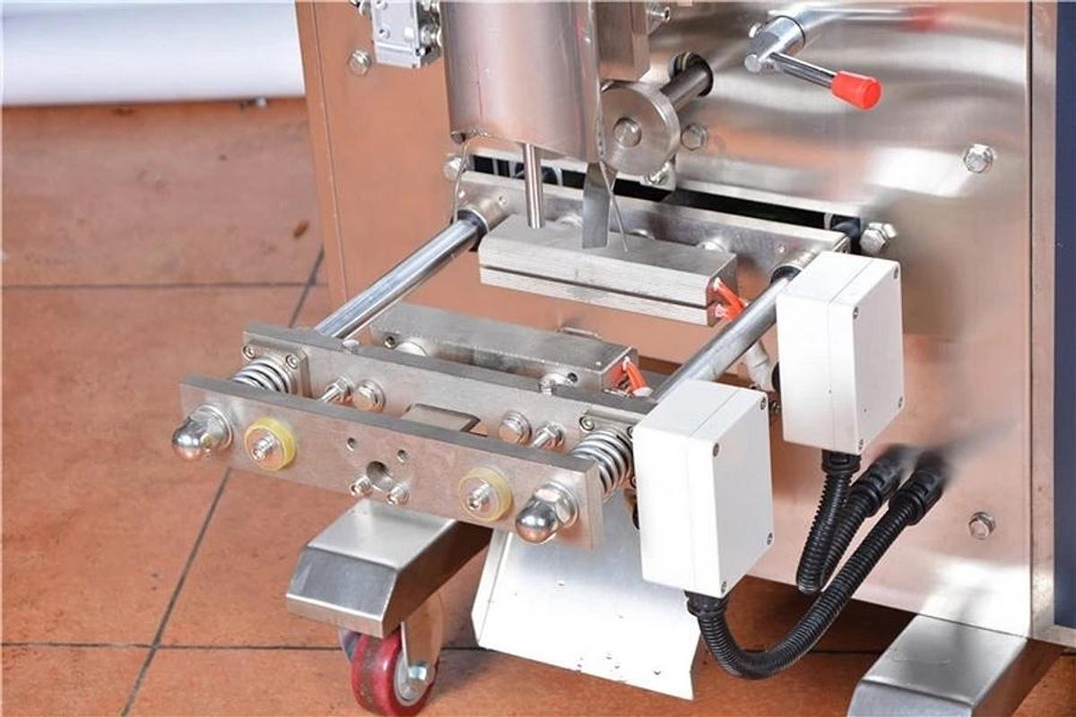 Fresh milk packaging machine