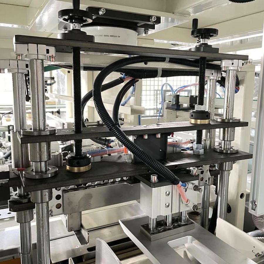 Automatic Multi Rolls Toilet Paper Bundling Packing Machine ZB680F