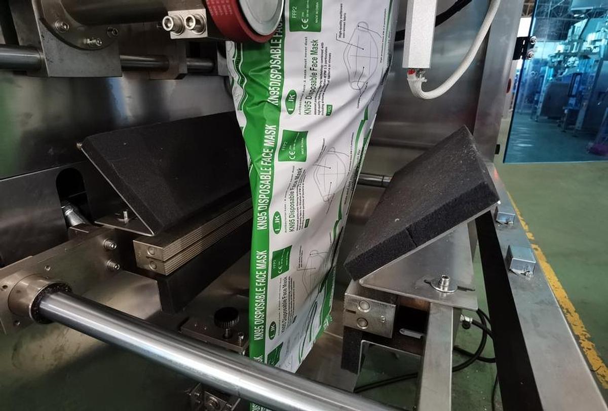 Dried apple packaging machine