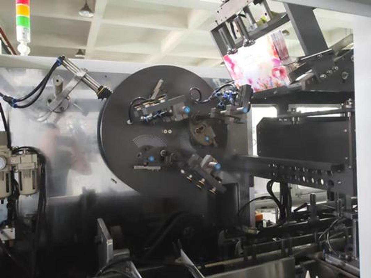 Fully Automatic Box Tissue Packing Machine ZB500