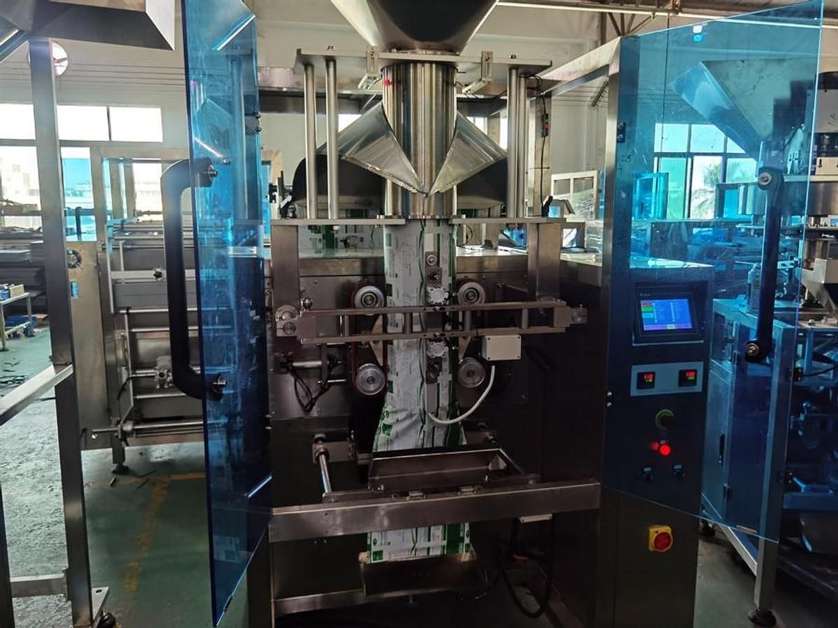 Button packaging machine