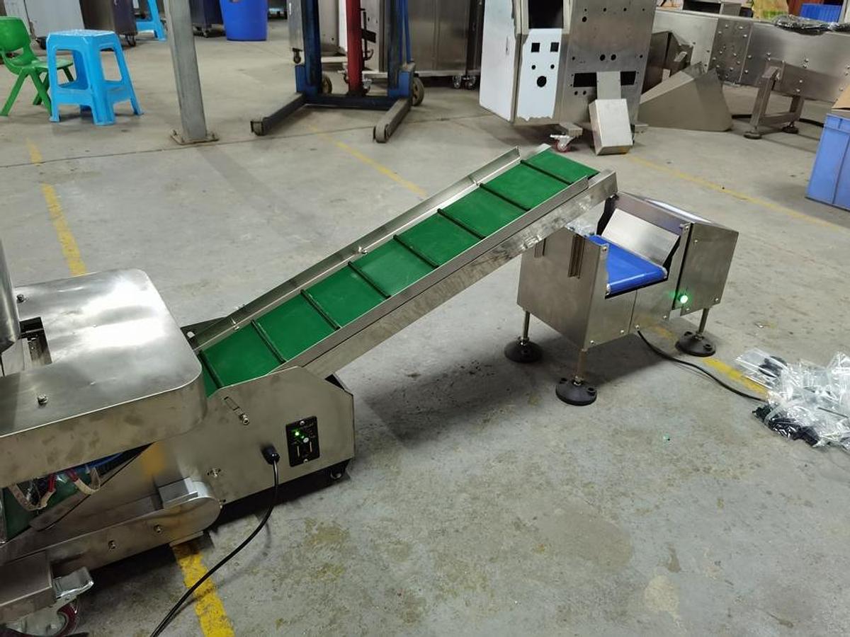 Granule packaging machine