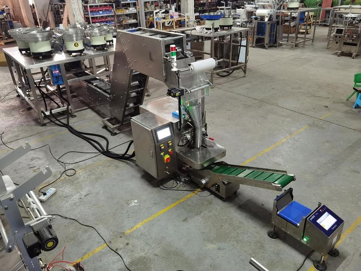 Auto parts packaging machine