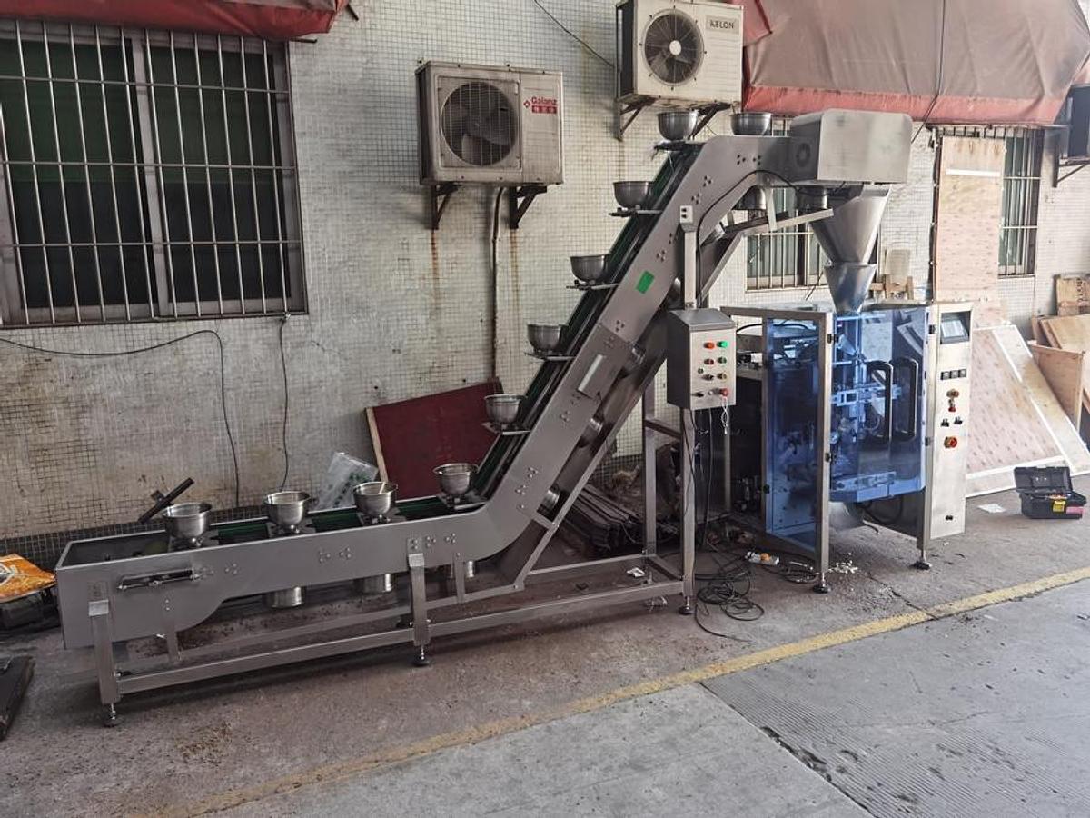 Red snail packaging machine