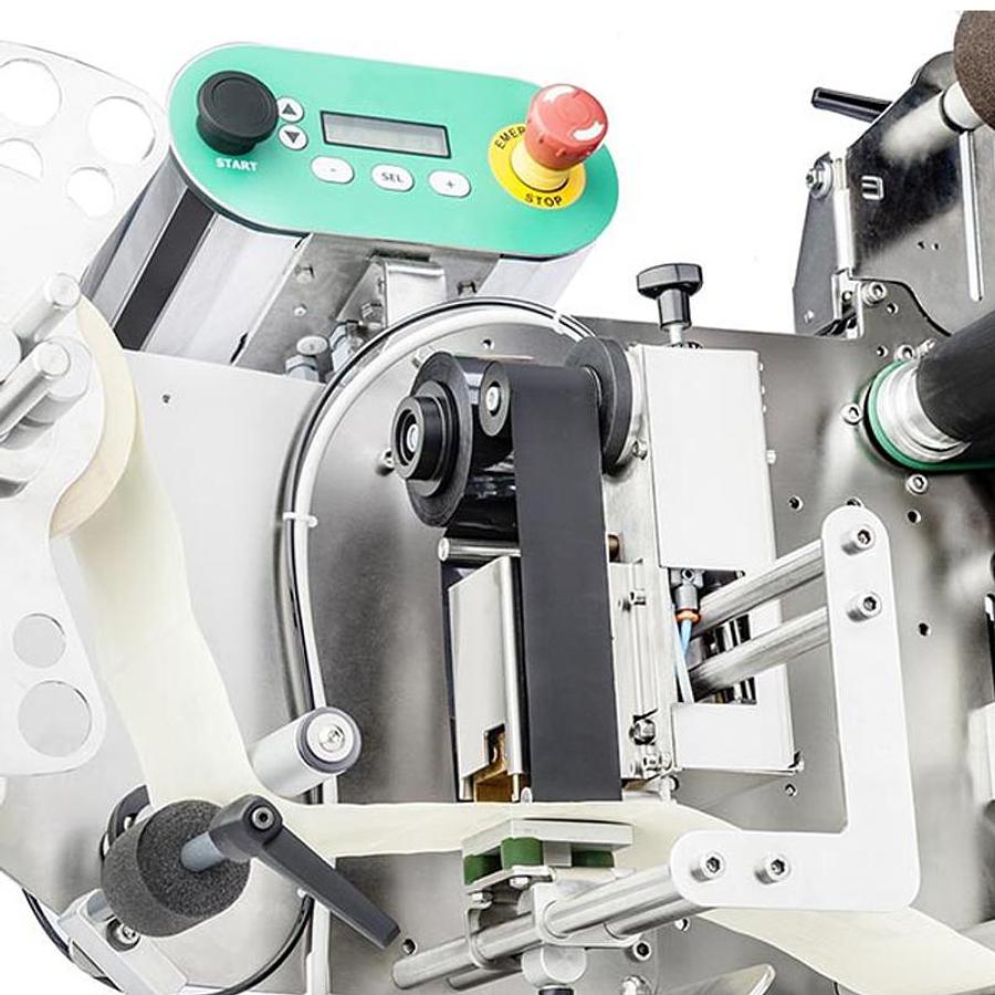 Semi-automatic labeling machine