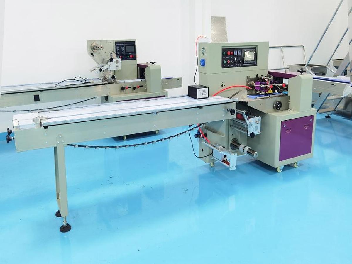 Hamburger packaging machine