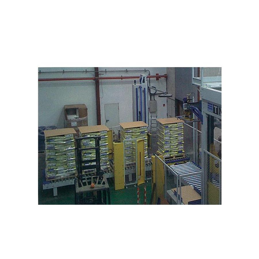 PALLET STRETCH WRAPPER ON CONVEYOR