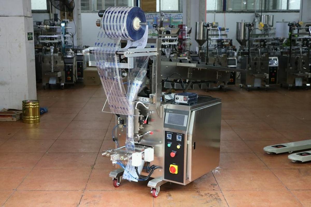 Banana chips packaging machine