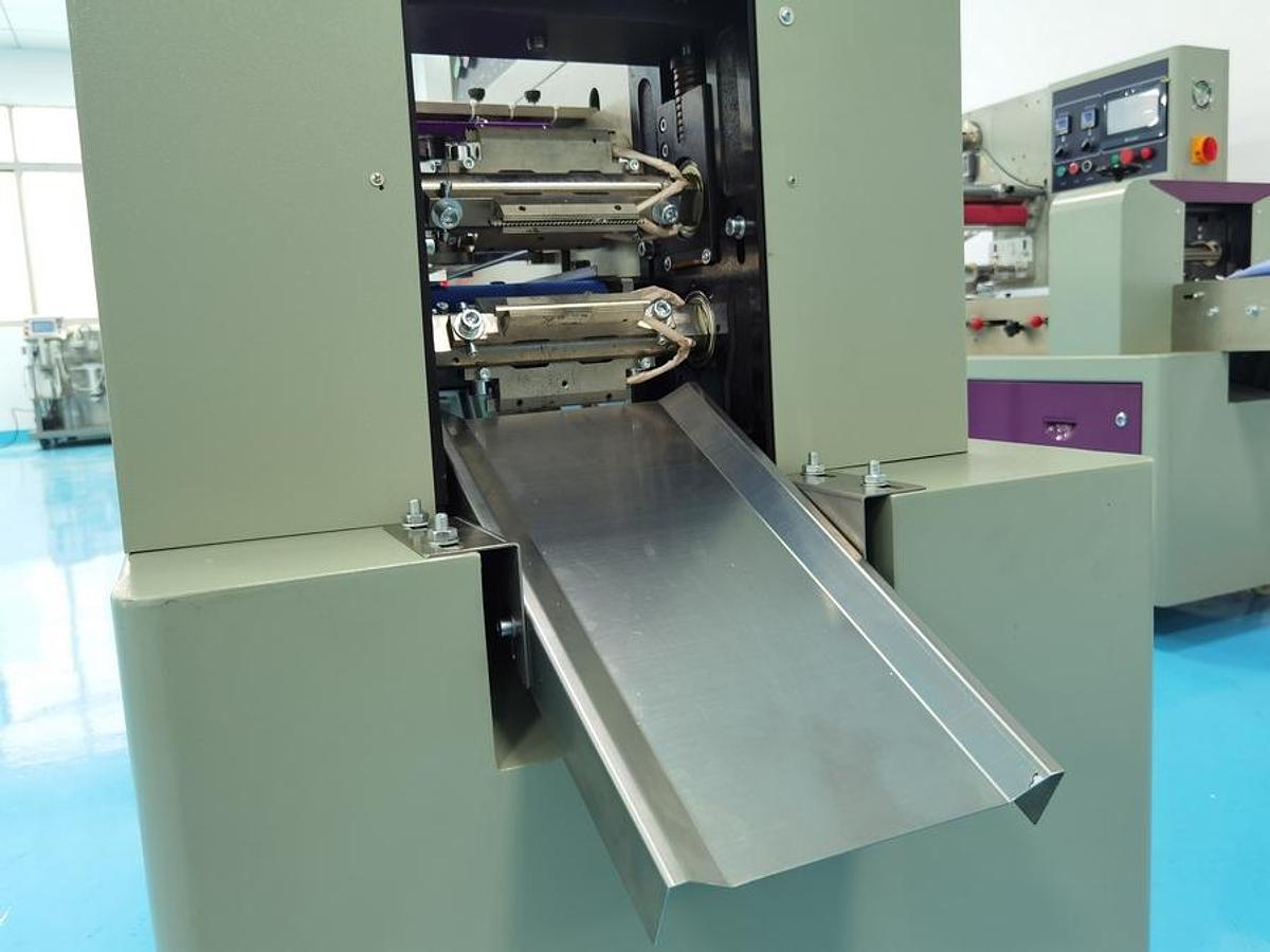 Yellow croaker packaging machine