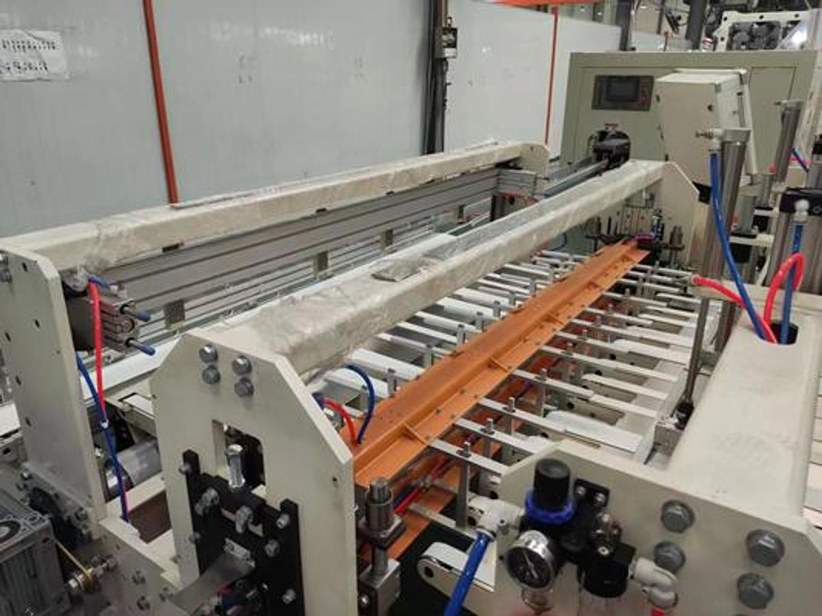 Tissue Paper Folding Machine