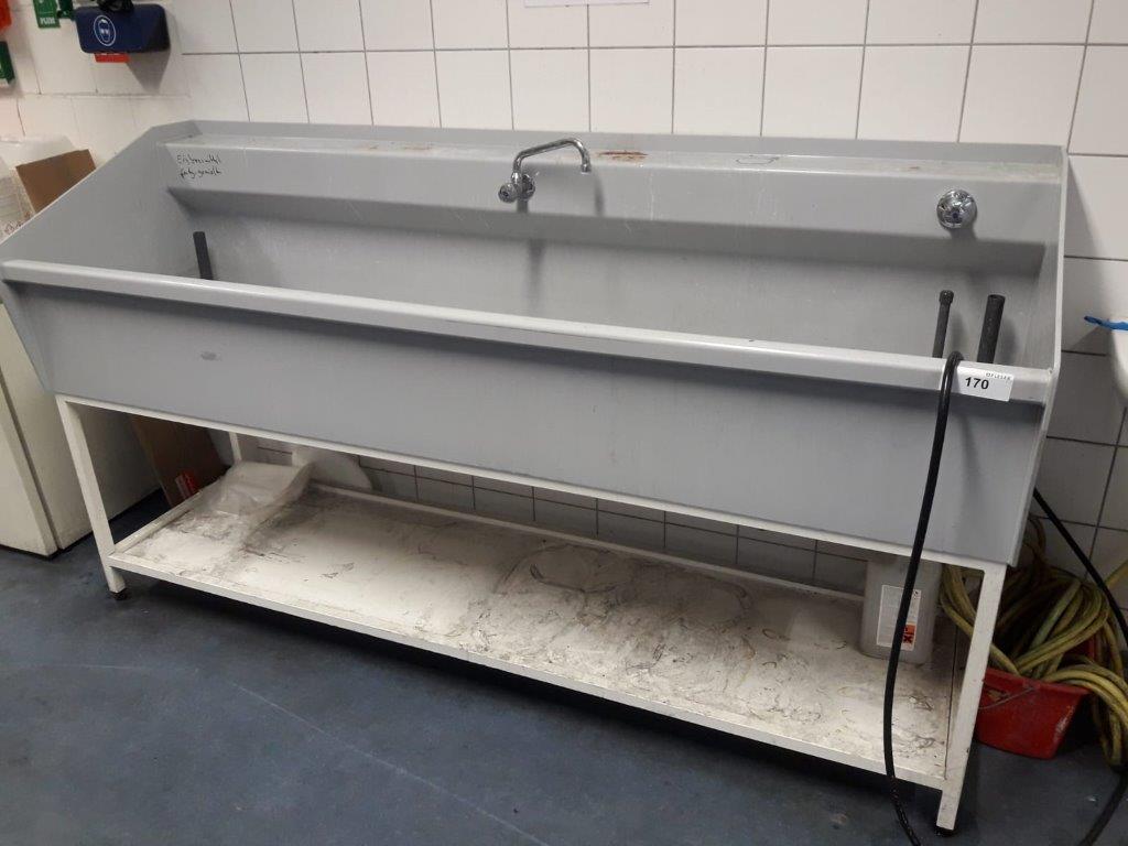 Used Trunk PVC cleaning basin sink insertion width 220 cm