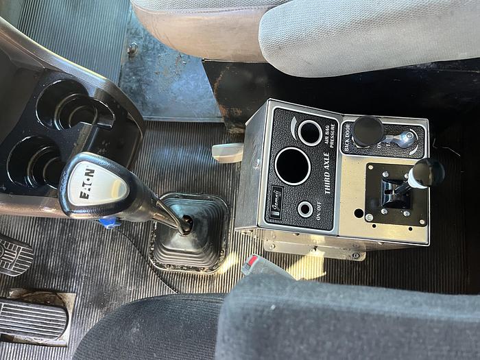 Used 2006 Kenworth T800 Tri-Axle Dump Truck #5608