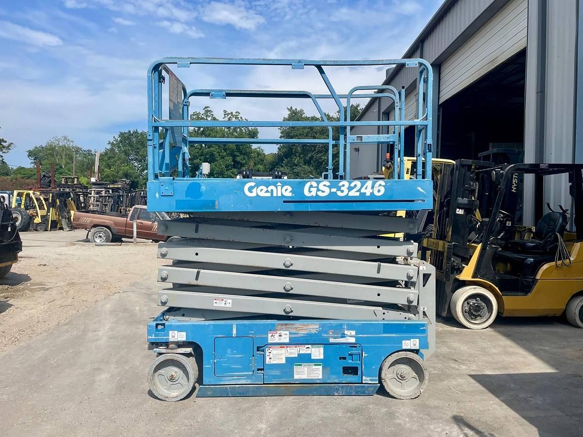 Used 2014 Genie GS-3246