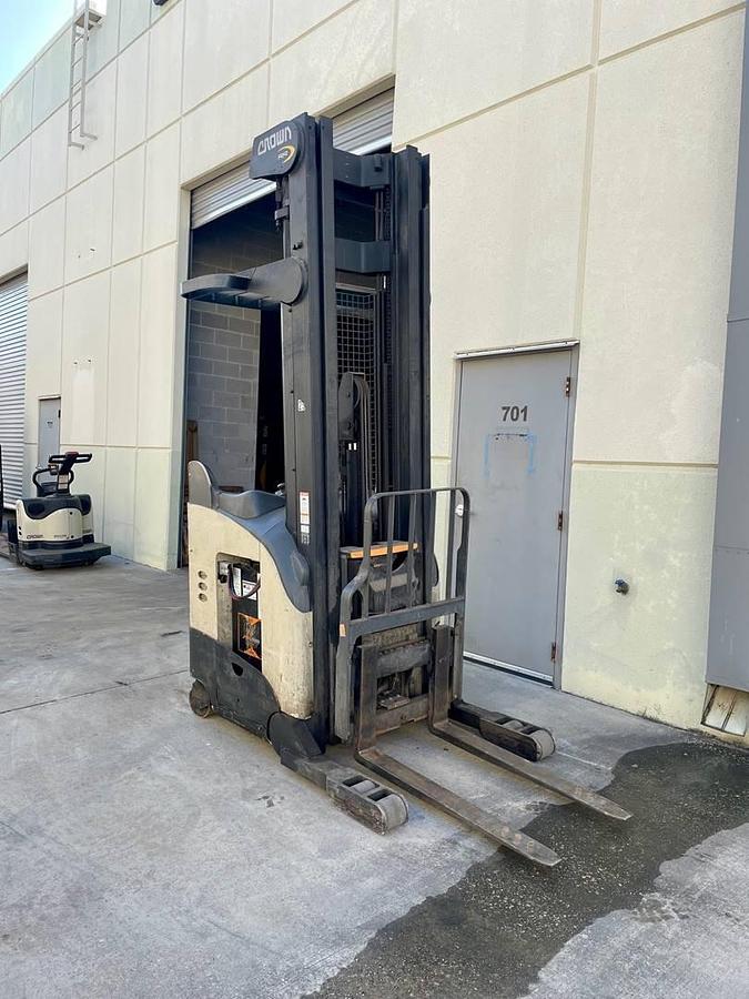 Used 2014 Crown RR5725-35