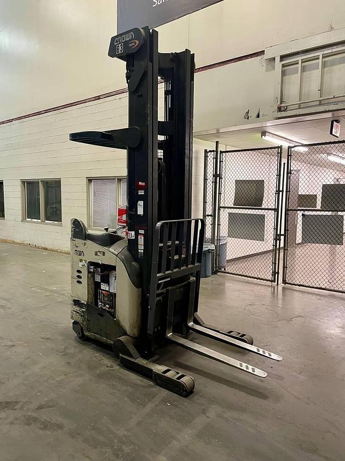 Used 2011 Crown RR5725-45